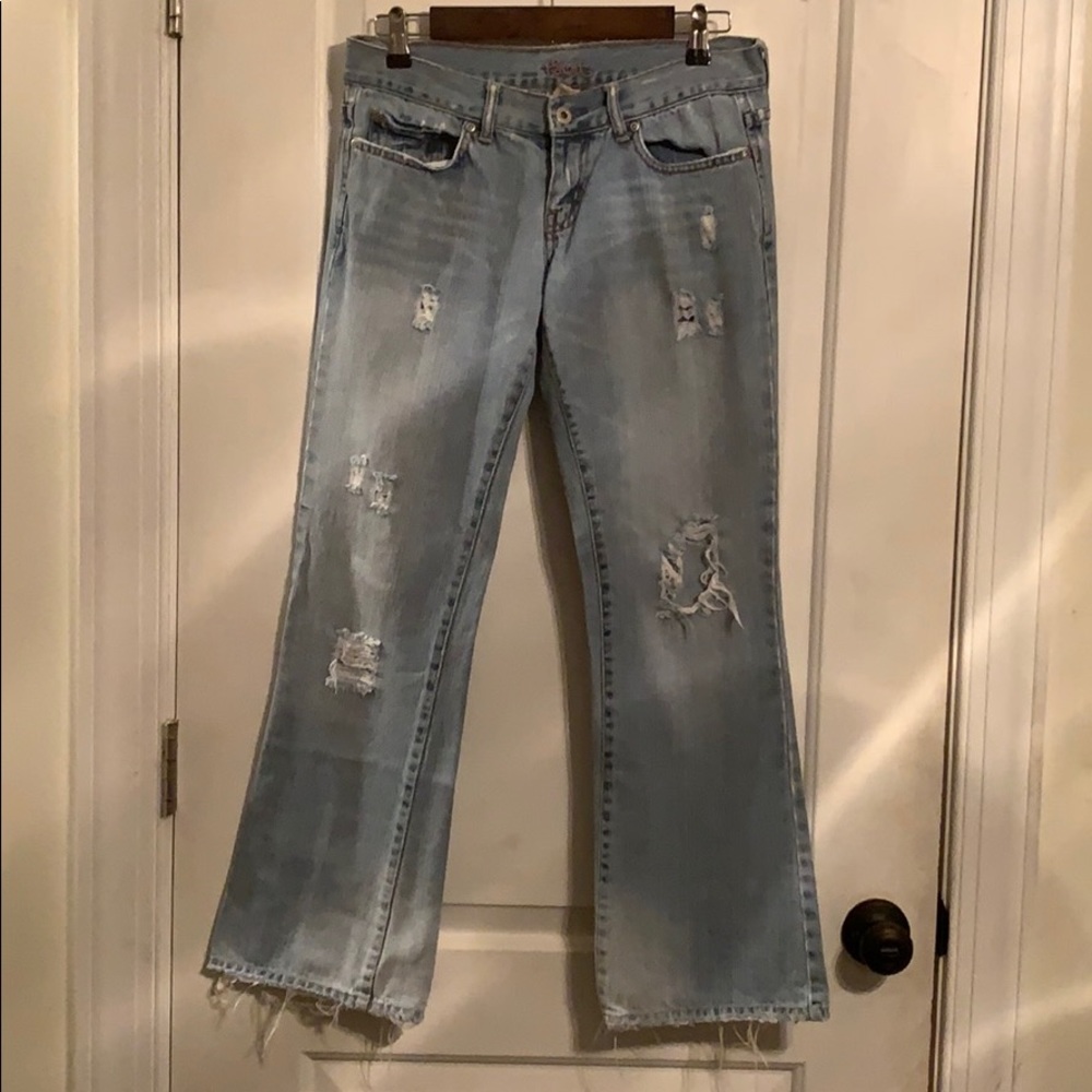 Light Blue-Destressed jeans